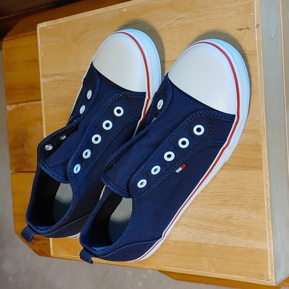 🌻BOY'S PREPPY TOMMY HILFIGER SNEAKERS - Picture 2 of 10